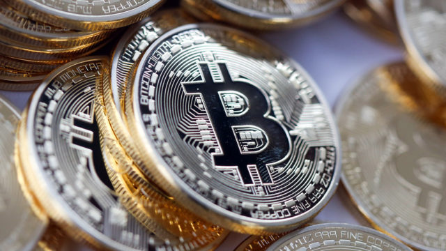 bitcoin fektet be 100 dollárt