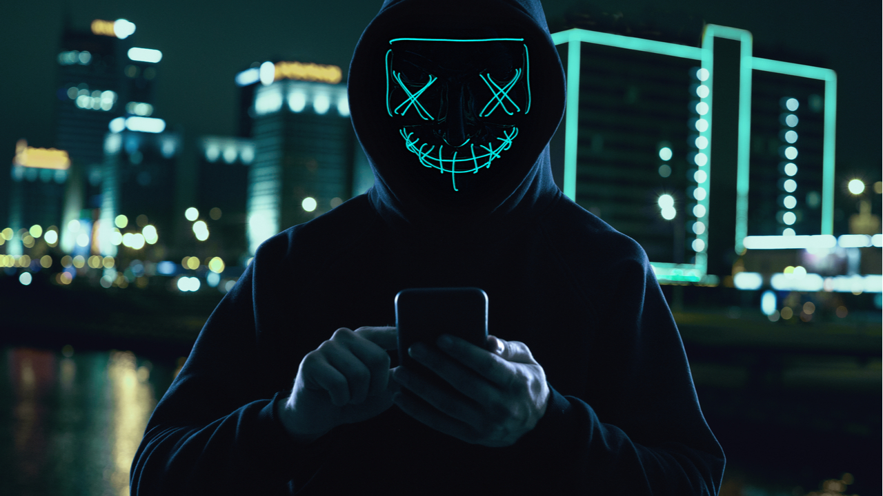 фото хакера в маске на аву