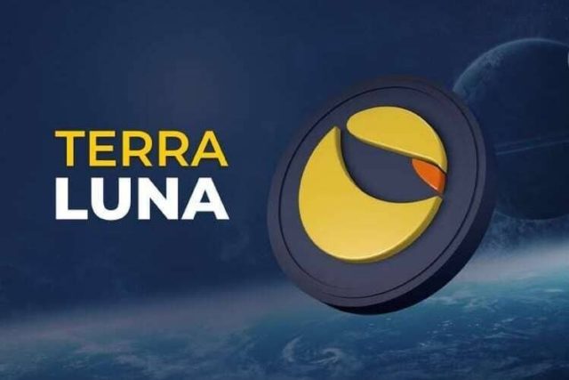 Цена Terra (LUNA) начала опускаться от своих максимумов 