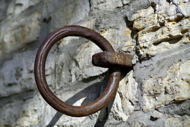 Tether Tether заблокировала 1,49 млрд USDT в сети Tron за полгода